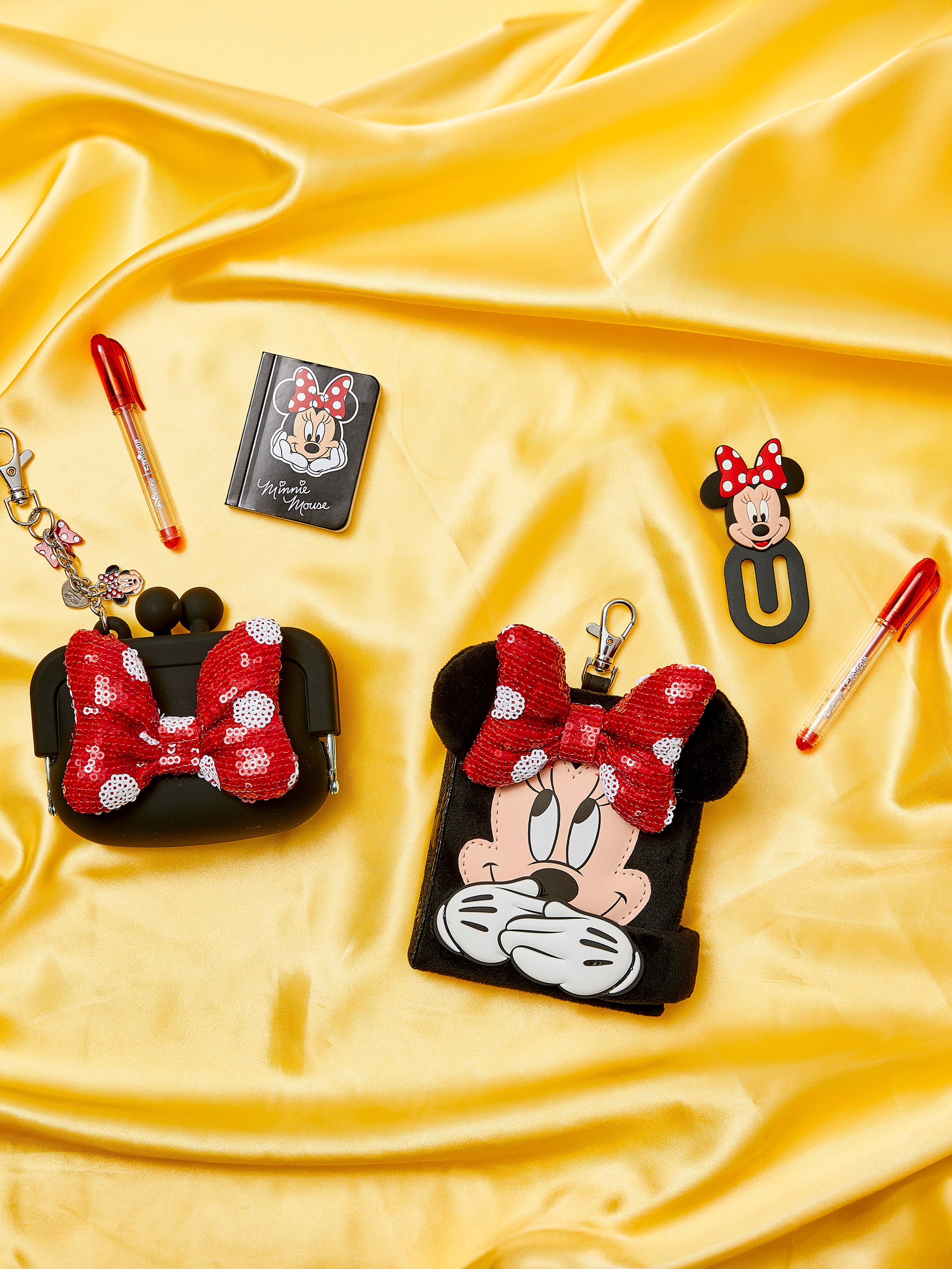 Image for Minnie Mouse Mini Notebook Keyring from Smiggle